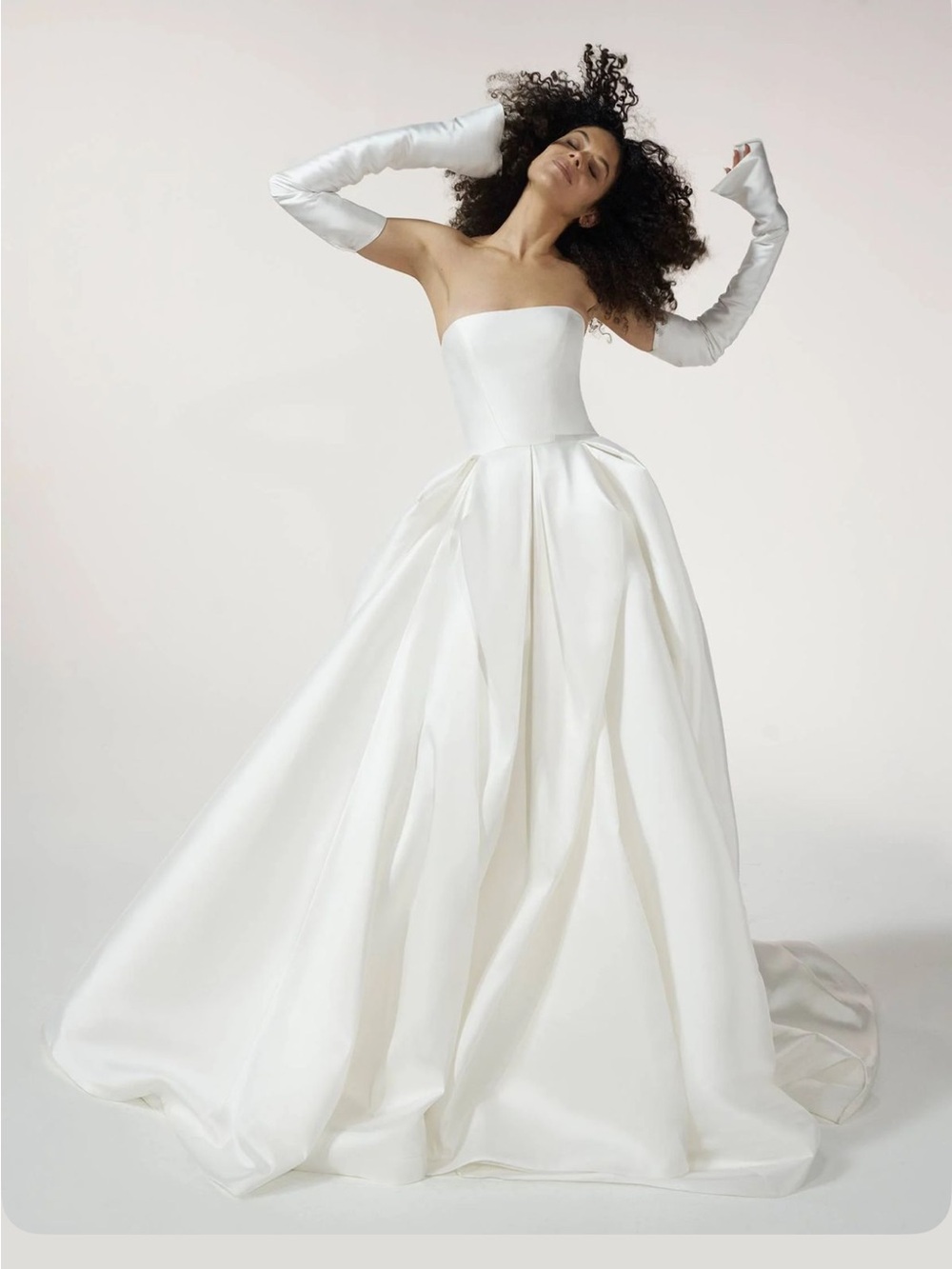 Vera Wang Elegant White Strapless Ball Gown Dress